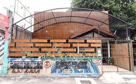 Alexiz Hostel Jogjakarta Exterior photo