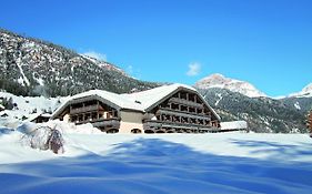 Hotel Rubino Deluxe Campitello di Fassa Exterior photo