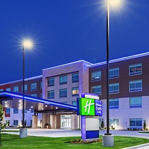 Holiday Inn Express & Suites - Parsons, An Ihg Hotel Exterior photo