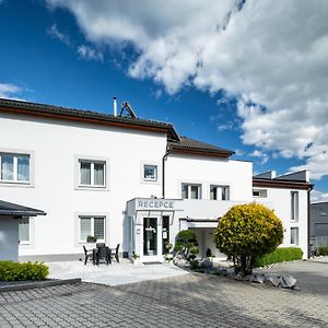 Penzion Uno Hotel Zlín Exterior photo