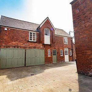 Beautifully Renovated 1880S Coach House With Hot Tub, On Edge Of Peak District Villa Chesterfield Exterior photo