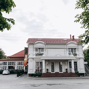 Hotel Aristocrat Tsjernivsi Exterior photo
