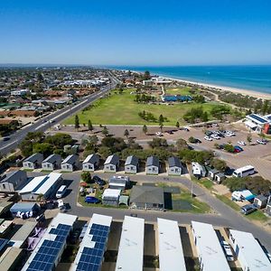 Discovery Parks – Adelaide Beachfront Hotel Exterior photo