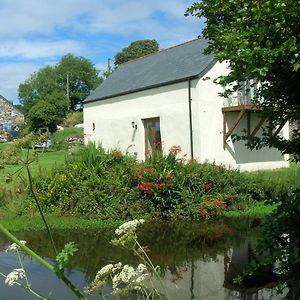 The Boathouse Appartement Callington Exterior photo