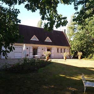 Les Allees Du Chateau Bed and Breakfast Le Mazeau Exterior photo