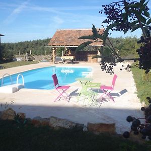 Chambre D'Hotes Spacieuse Avec Piscine Et Grande Salle De Bain Bed and Breakfast Mostuéjouls Exterior photo