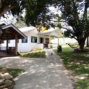 Balai Mariacaria Pension House Bed and Breakfast Guindulman Exterior photo