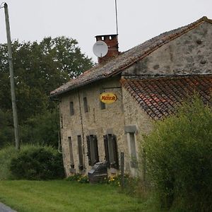 Chez Gondat Chambre d'hotes Bed and Breakfast Saint-Martial-sur-Isop Exterior photo