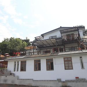 Two Dots On Line Homestay Hualien Exterior photo