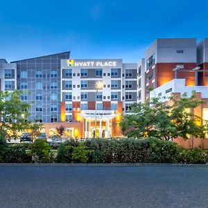 Hyatt Place Kelowna Hotel Exterior photo