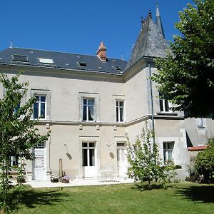 Closerie La Fontaine Bed and Breakfast Savigné-sur-Lathan Exterior photo