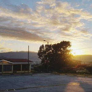 Hotel Las Brumas Cartago Exterior photo