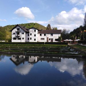 Zimmer Ohne Fruehstueck In Der Forellenzucht Hotel Burgen  Exterior photo