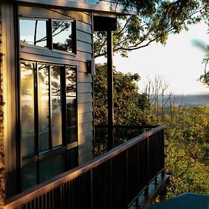 Rainforest Gardens - Luxury Hillside Accomodation With Views To Bay & Islands Mount Cotton Exterior photo