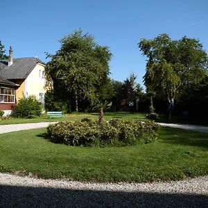 Schloss Pesenbach Chalet Im Freizeitland Feldkirchen An Der Donau Appartement Exterior photo