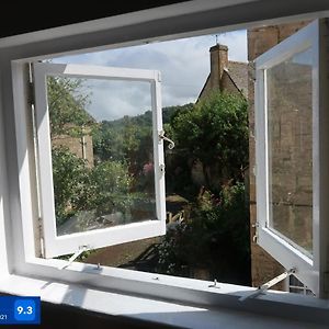 Peaceful Cottage In Heart Of Winchcombe Exterior photo