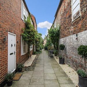 The Mews Cottage, With Parking, Yarm Exterior photo