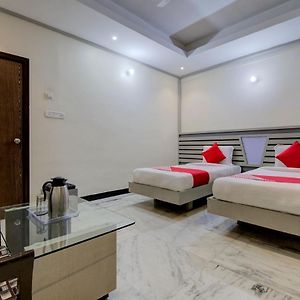 Oyo 1545 Hotel Shivani International Ahmedabad Exterior photo