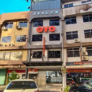 Oyo 89578 Dung Fang Hotel No. 1 Sibu Exterior photo