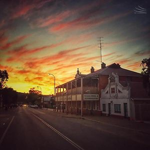 Victoria Hotel Toodyay Exterior photo