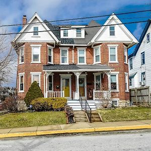 Quaint Brick Townhome In Historic Kennett Square Exterior photo