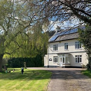 Ideally Located Luxury Country Escape-The Lookout-With Private Garden Dog Friendly And Private Hot Tub Villa Honiton Exterior photo