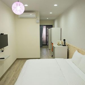 Didi House無人化自助入住#附車位有限須預約 Appartement Tainan Exterior photo