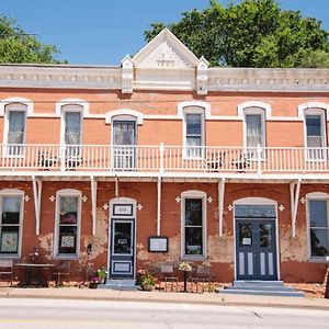 The Burlington Hotel & Bar - Alma Wi Exterior photo