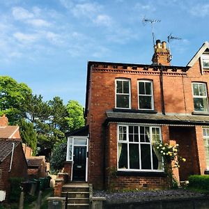 Victorian End-Of-Terrace, Boston Spa Villa Exterior photo