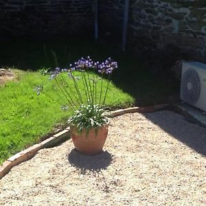 Les Ecuries Is A Modern Renovated Barn Villa Laniscat Exterior photo