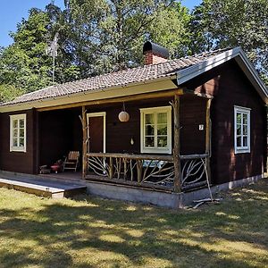 Mysig Stuga Med Oppen Spis Och Uteplats Villa Fröseke Exterior photo