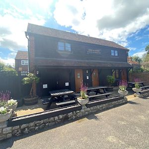 The King And Queen Hotel West Malling Exterior photo