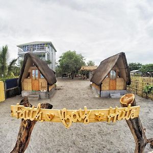 Beach Front Hut - Faith Bay Huts 1 Bed and Breakfast Camiling Exterior photo