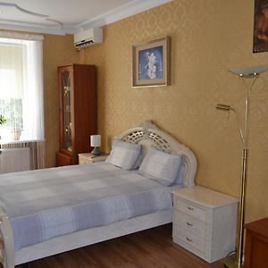 Executive Suite In The Centre Ternopil Exterior photo