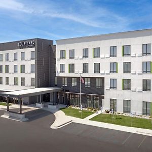 Courtyard By Marriott Fargo Hotel Exterior photo