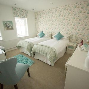 Queen Bee&B Bed and Breakfast Merthyr Tydfil Exterior photo