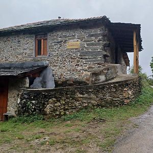 A Palleira Pension Castro Caldelas Exterior photo