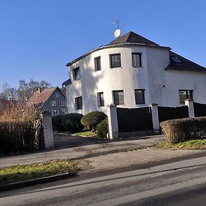 Penzion Ubytovani U Parku S Parkovistem Hotel Česká Lípa Exterior photo