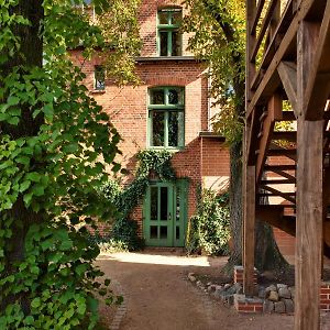 Gasthaus Und Pension "Zum Hauenden Schwein" Hotel Wörlitz Exterior photo