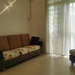 Cozy NEAR-BEACH Apartment - LazyCats' Den Batu Feringgi Exterior photo