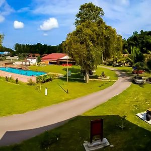 Teluk Penyabung Resort Kampung Mawar Exterior photo