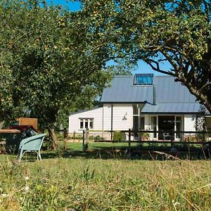 Skylarks, Enjoy The Decking Overlooking Your Garden And Wildflower Meadow Villa Old Newton Exterior photo