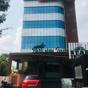 Hotel ParkwayInn Kelambākkam Exterior photo