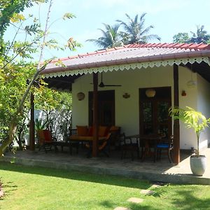 Lilly House Bed and Breakfast Unawatuna Exterior photo