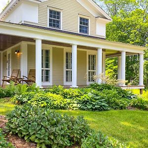 Charming Sharon Dwelling With Deck And Fire Pit! Villa Exterior photo