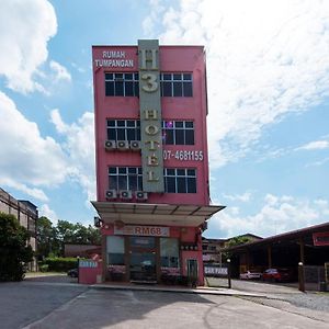 OYO 90385 H3 Hotel Yong Peng Exterior photo