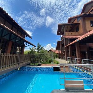 The Garden Stay In Red House At Bukit Tinggi Bentong Exterior photo