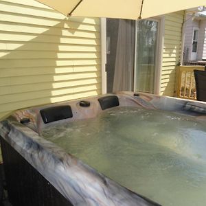 Outdoor Hottub, Private Entrance Appartement Lansing Exterior photo