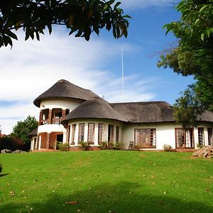 Maclear Manor Bed and Breakfast Exterior photo