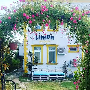 Limon Pansiyon Bed and Breakfast Foça Exterior photo